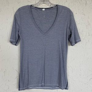 LULULEMON T SHIRT
